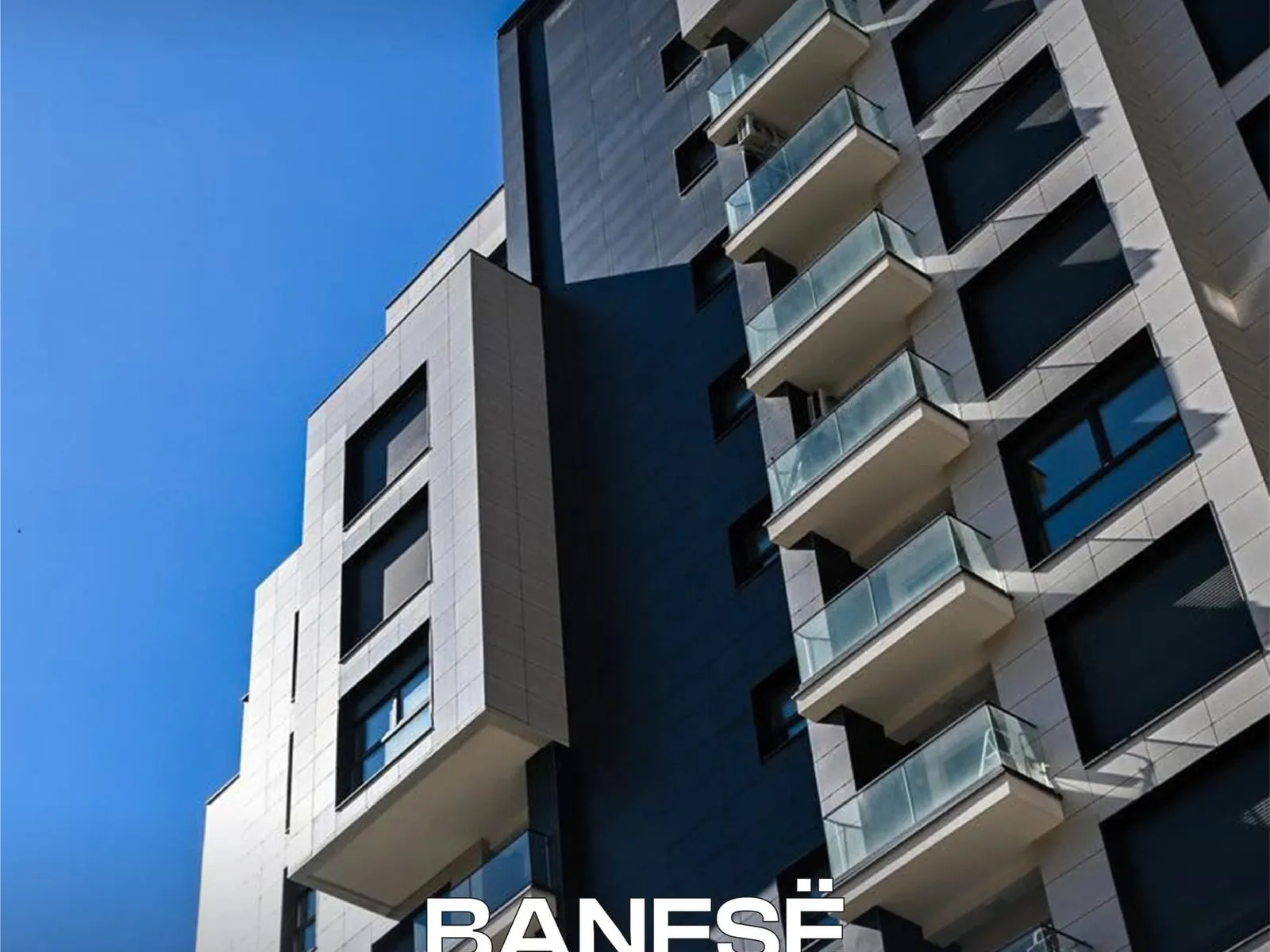 Ndërtesa, banesë me qira në Lagjen e Spitalit, Prishtinë, Ref B306 (10/10)