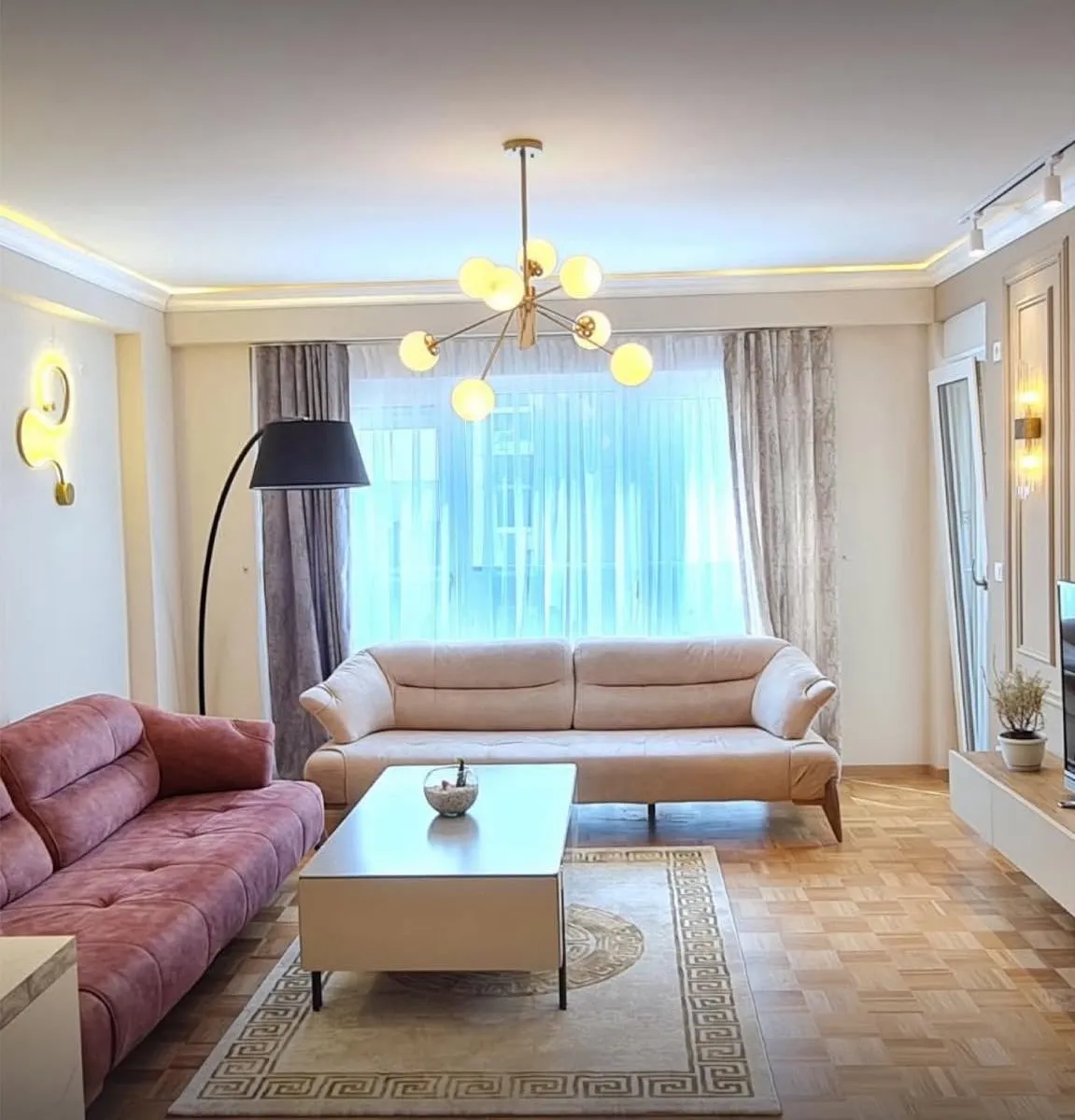 Qëndrimi ditor, banesë me qira në Mati 1, Prishtinë, Ref B303 (1/9)