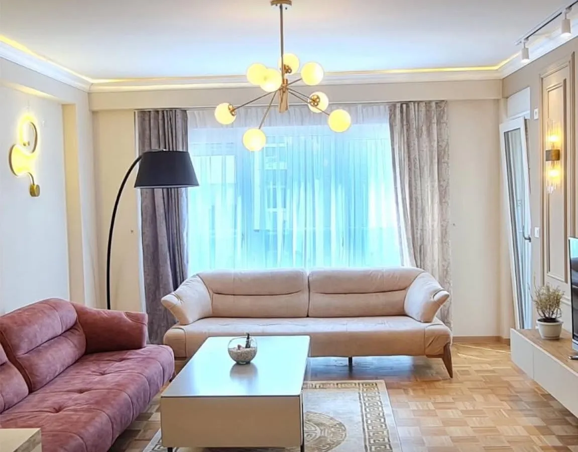 Qëndrimi ditor, banesë me qira në Mati 1, Prishtinë, Ref B303 (1/9)