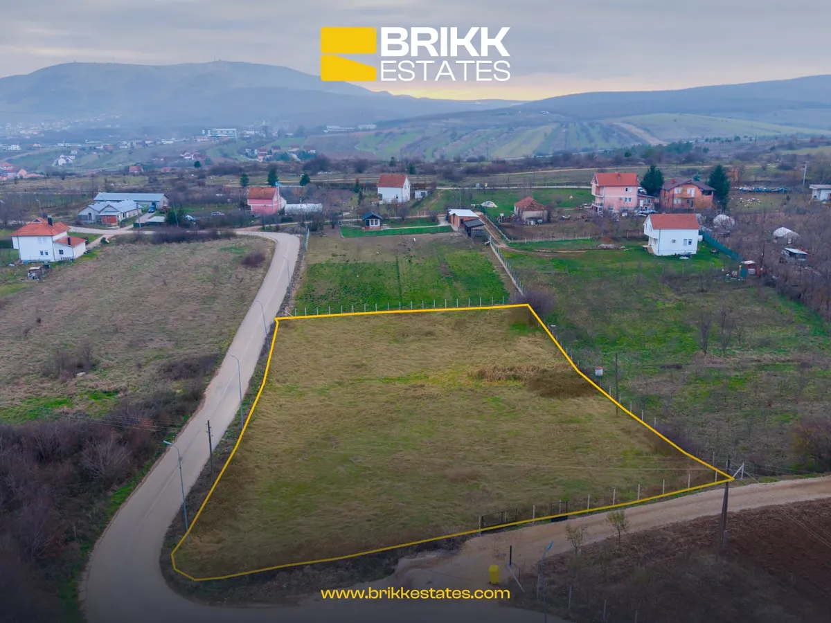 Pamje nga lart, tokë në shitje në Sllatinë, Fushë Kosovë, Ref B332 (1/4)