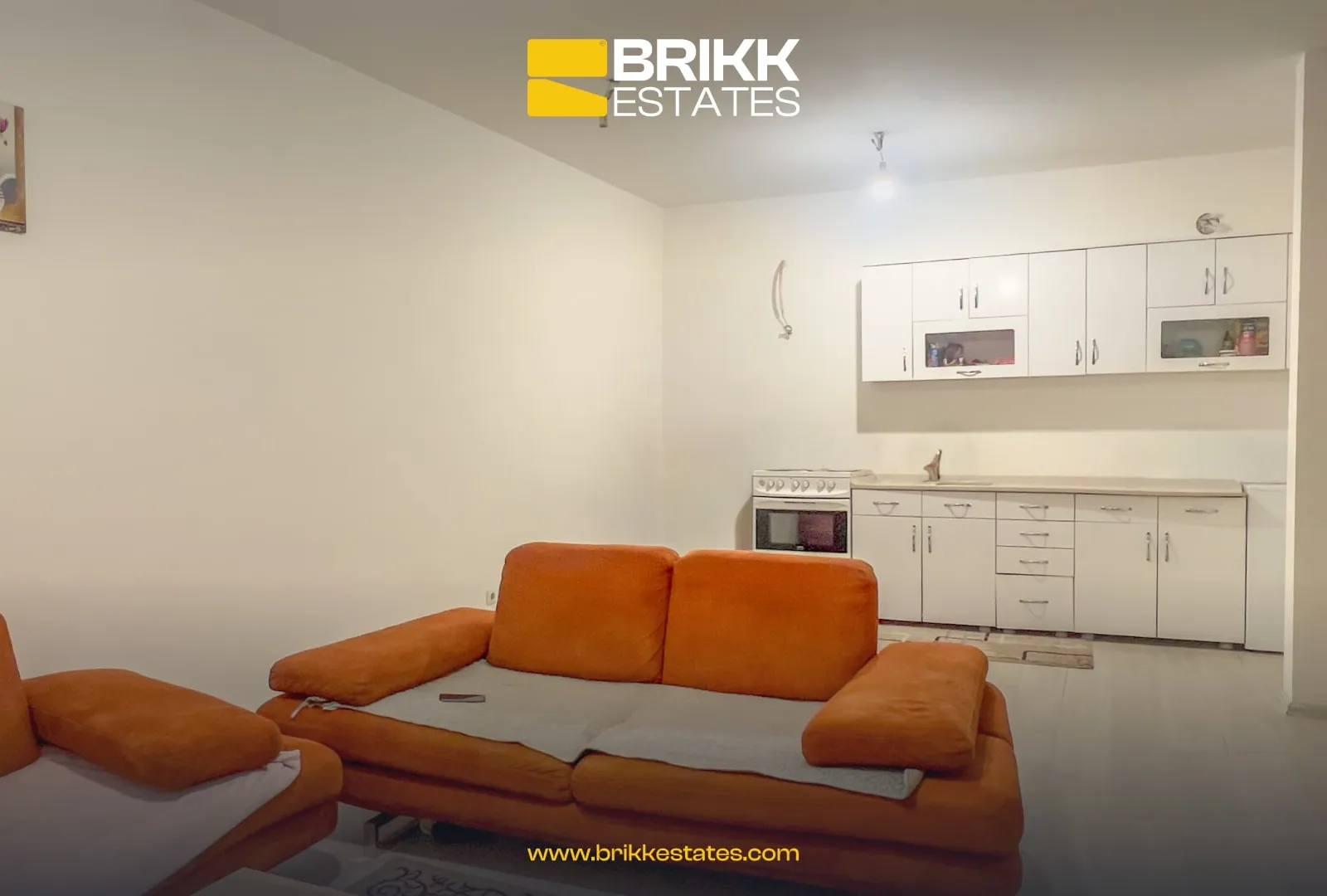 Qëndrimi ditor me kuzhinë, banesë në shitje në Fushë Kosovë, Ref B327 (2/6)