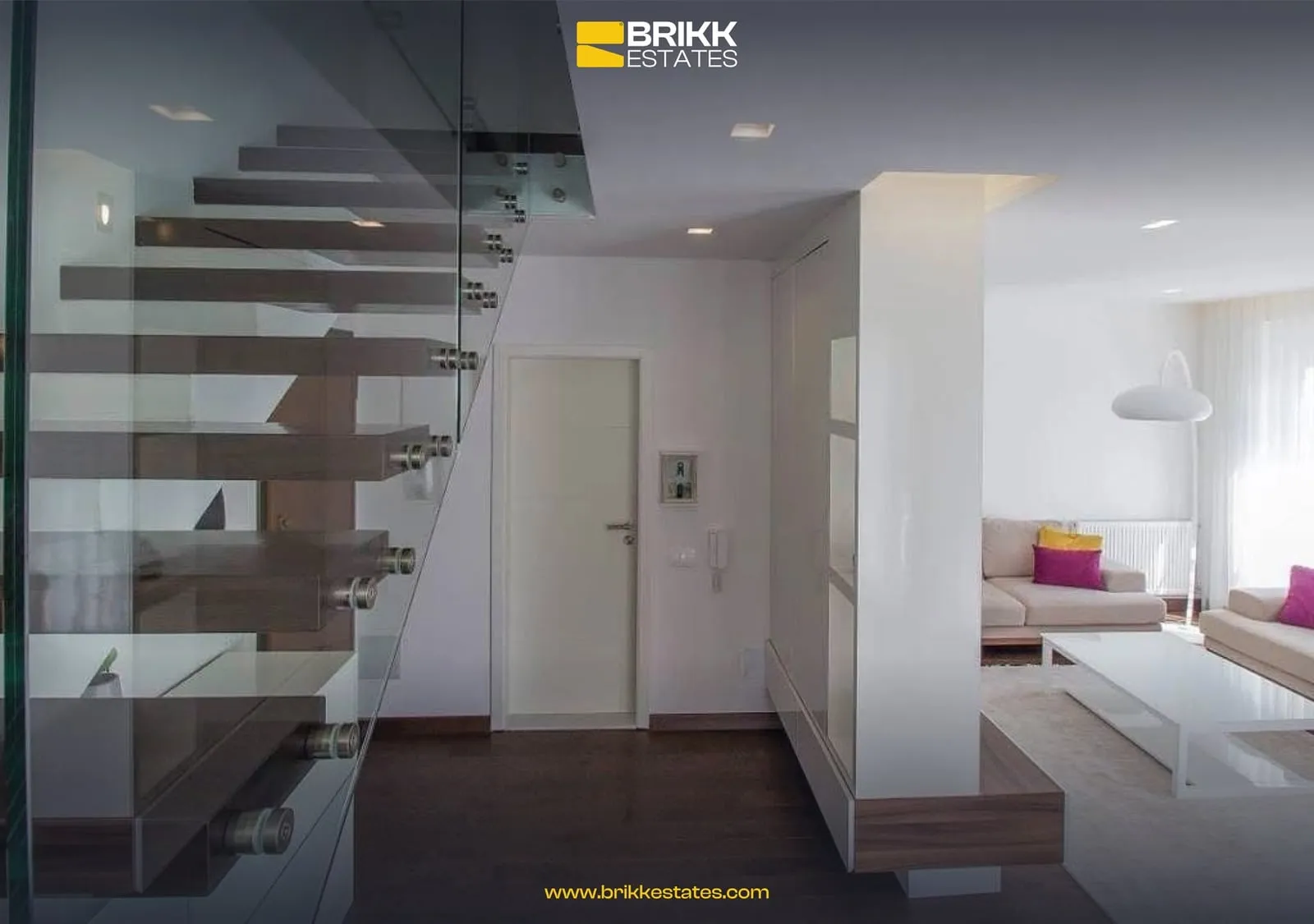Shkallët, duplex me qira në Pejton, Prishtinë, Ref B302 (2/10)