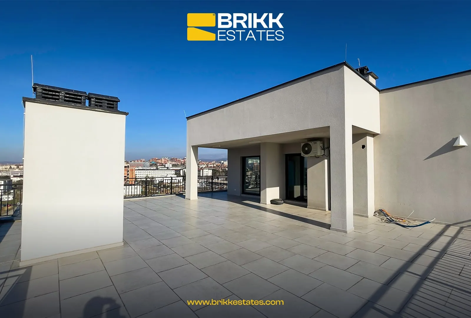 Tarraca, zyrë/penthouse me qira në Prishtinë, Ref B349 (3/10)