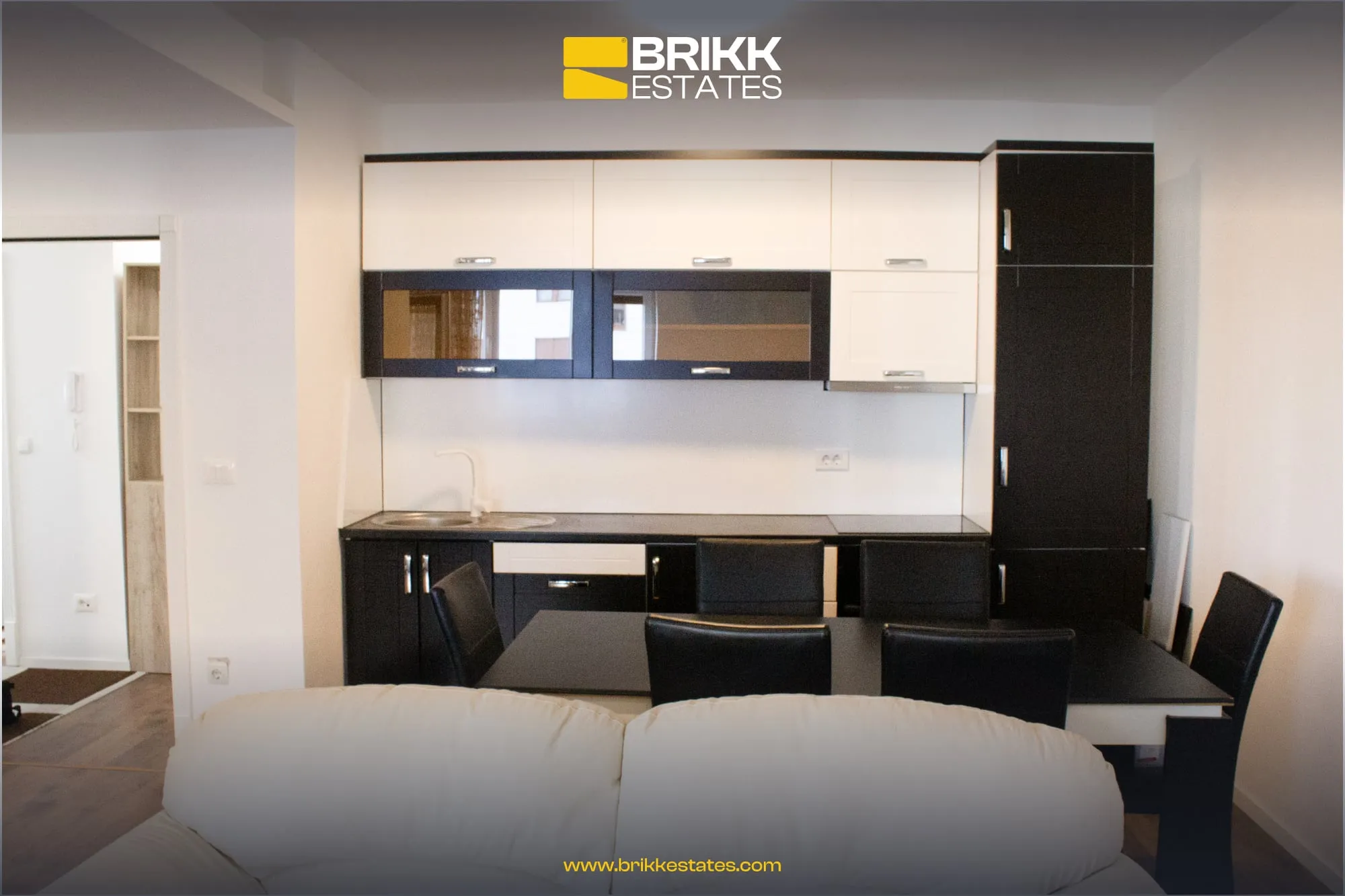Qëndrimi ditor me kuzhinë, banesë me qira në Lakrishte, Prishtinë, Ref B313 (3/11)