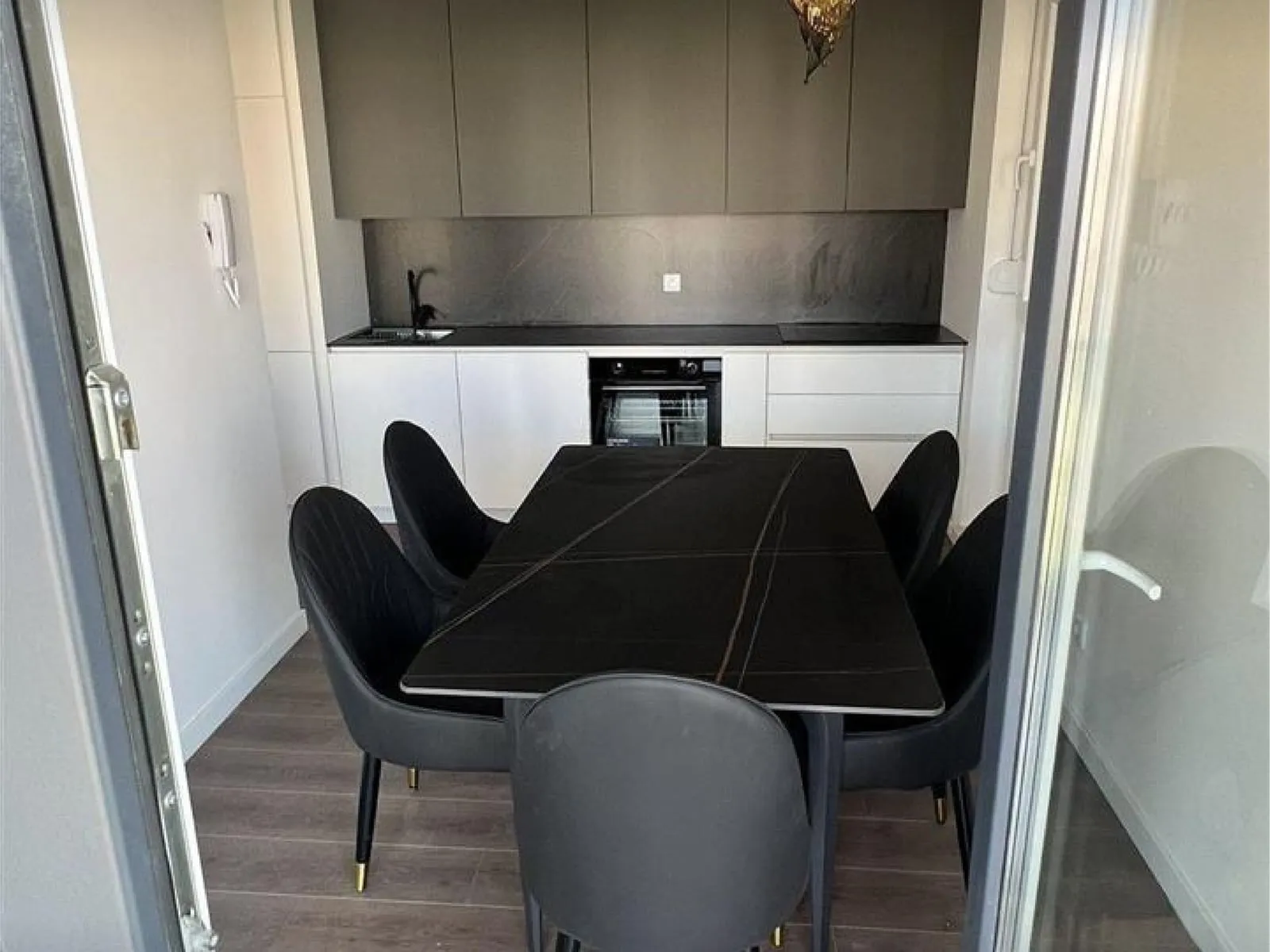 Kuzhina, banesë me qira në Lagjen e Spitalit, Prishtinë, Ref B306 (4/10)