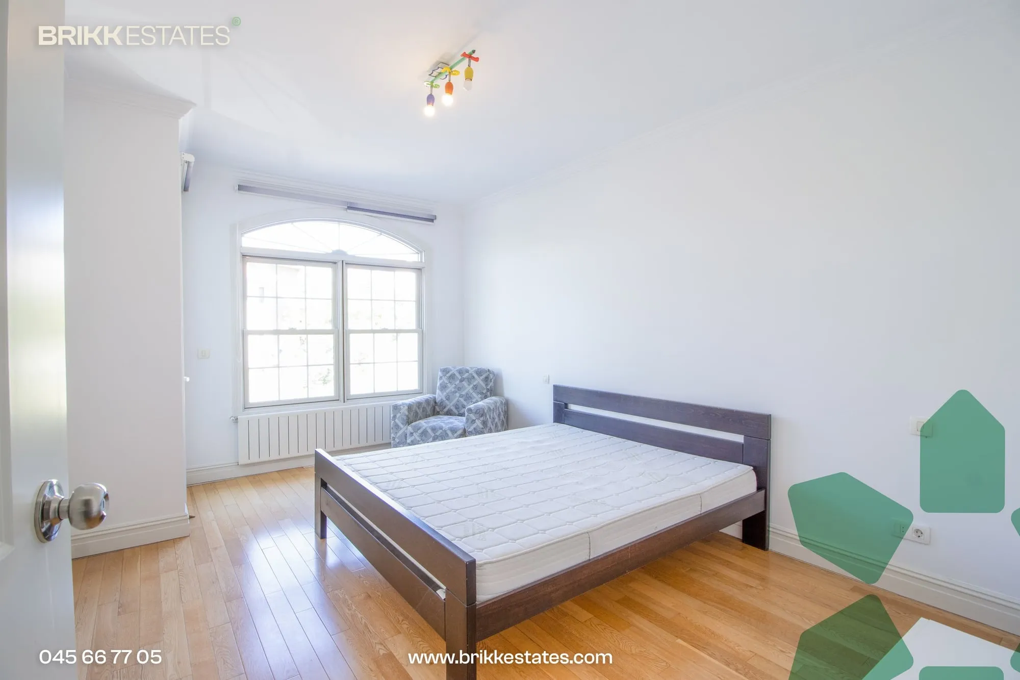 Dhoma e gjumit, shtëpi me qira në Lagjen Ndërkombëtare, Prishtinë, Ref B396 (4/10)