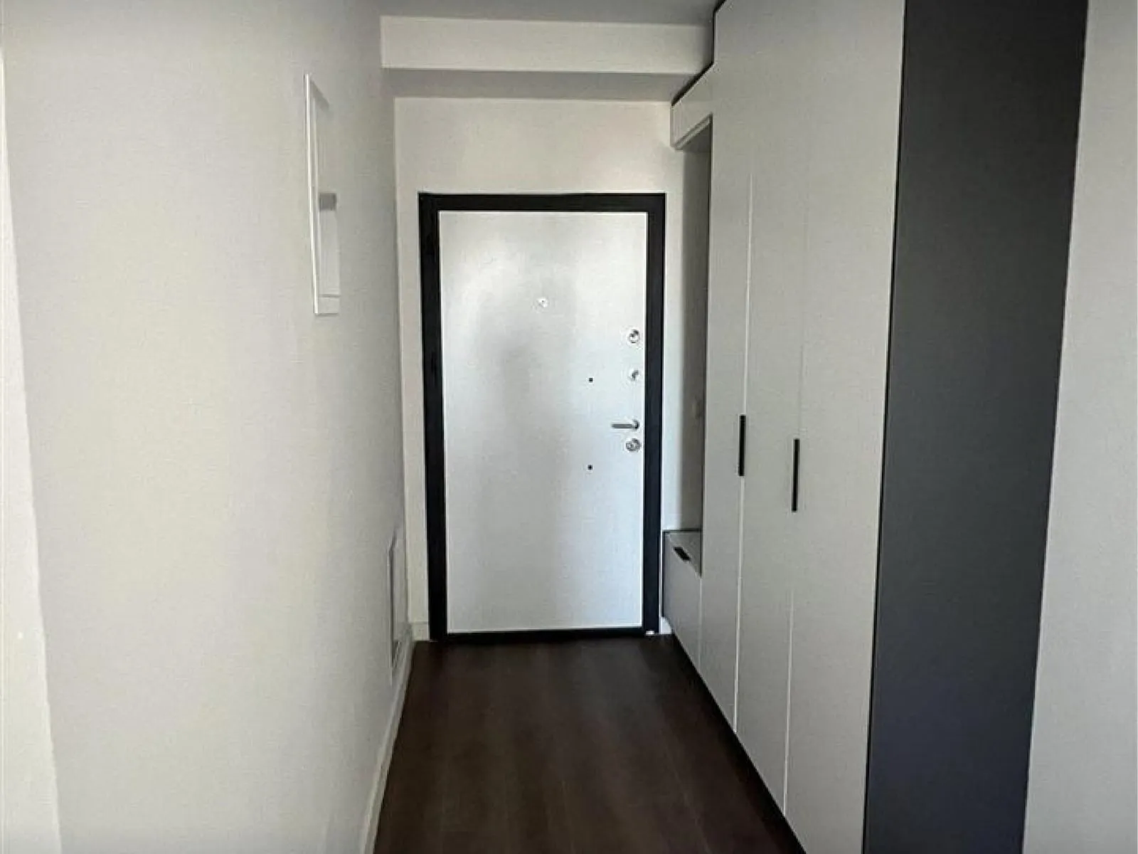 Korridori, banesë me qira në Lagjen e Spitalit, Prishtinë, Ref B306 (5/10)