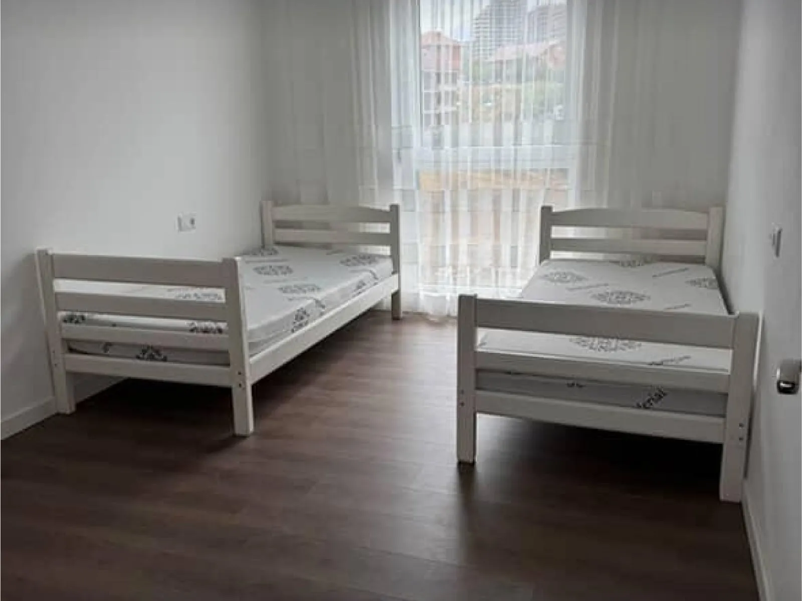Dhoma e gjumit, banesë me qira në Lagjen e Spitalit, Prishtinë, Ref B306 (6/10)